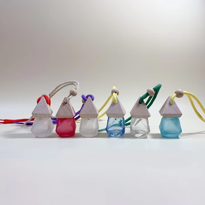 الجملة شكل الماس 8ML شنقا العطور سيارة الناشر فارغة سيارة الهواء المعطر زجاجة عطر الزجاج