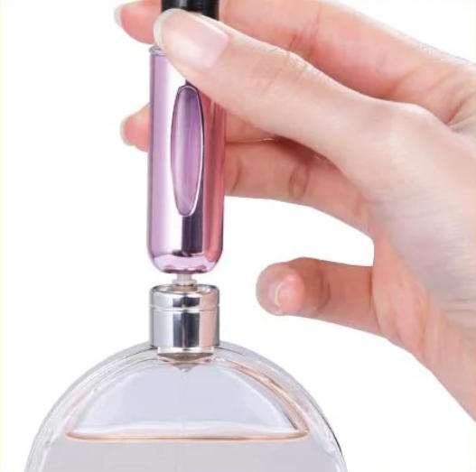 زجاجة عطر صغيرة