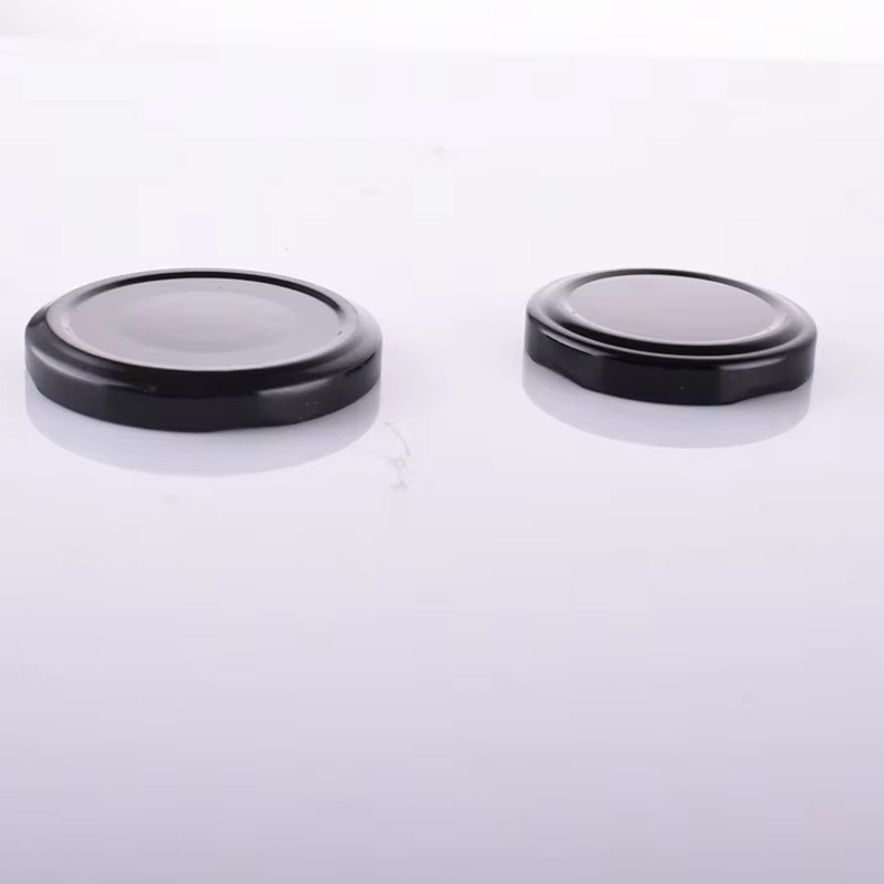 قبعات معدنية ملتوية من الصفيح