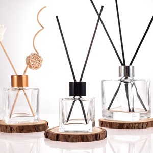 زجاجة ناشرة زجاجية مربعة الشكل مع الروطان