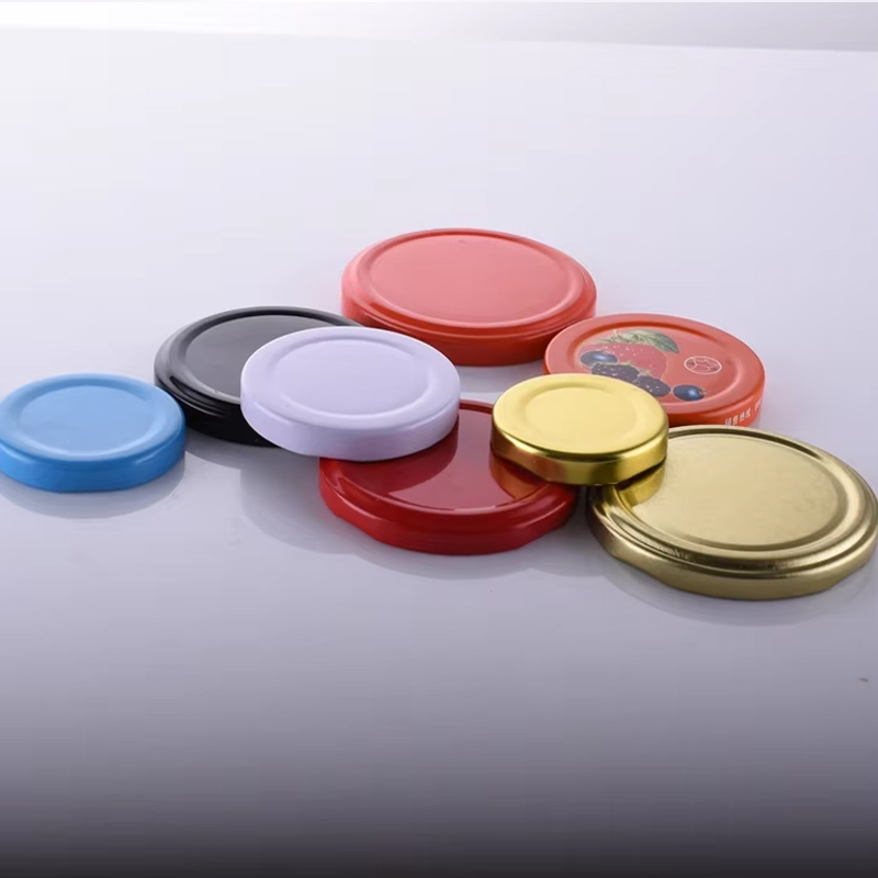 قبعات معدنية ملتوية من الصفيح